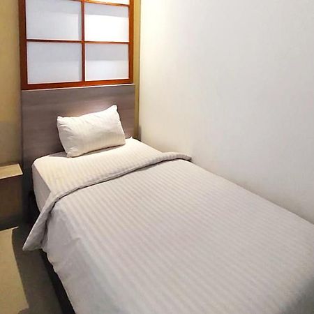 Twospaces Living At Maximus Inn Palembang Exteriör bild